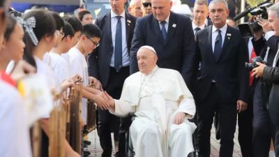 Paus Fransiskus: Dibalik Penggunaan Kursi Roda yang Menarik Terdapat Sebuah Cerita Unik