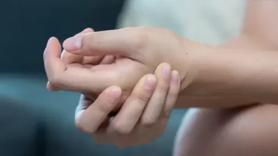 8 Tanda Kolesterol Tinggi pada Tangan, Waspada Jari Kesemutan