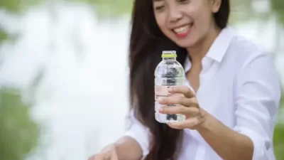 7 Cara Memilih Air Mineral yang mana dimaksud Optimal juga Aman untuk Aspek Aspek Kesehatan