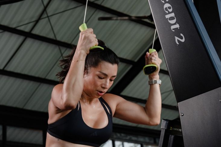 Manfaat Olahraga Strength Training, Postur Tubuh Lebih Tegak kemudian juga Seimbang