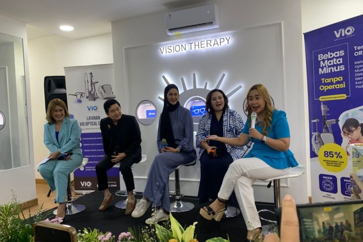 Paula Verhoeven Ungkap Signifikans Pemeriksaan Mata di area tempat Grand Opening VIO Optical Clinic Sunter